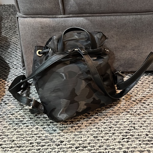 steve madden black camo mini backpack - Picture 3 of 5